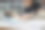 一个妇女在生产中缝制织物的过程特写图片下载