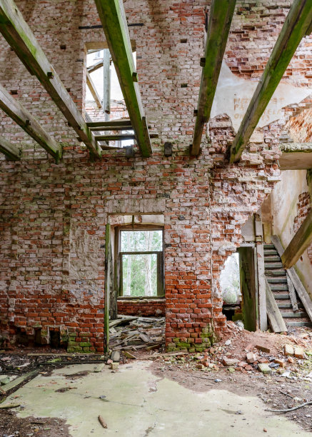 各种古老城堡的废墟，古老建筑的废墟，城堡内部的废墟，拉脱维亚的维卡库城堡图片下载