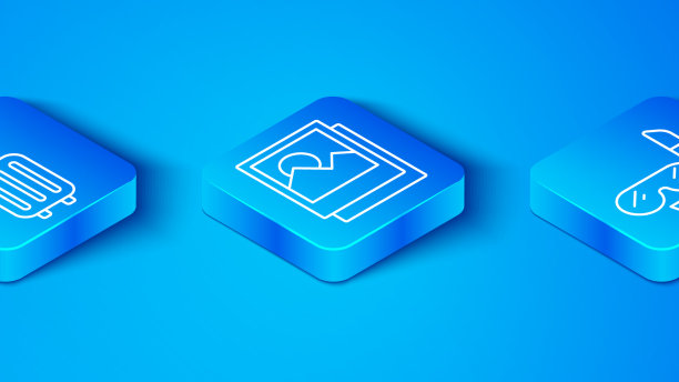 设置行威士忌瓶和玻璃照片沙图片下载