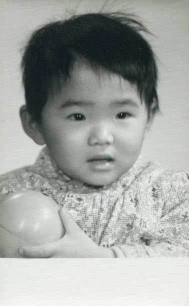 1980年代中国女婴单色老照片图片下载