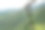 在锁扣上打结。登山者保险。绿山背景上的铁钩。图片下载