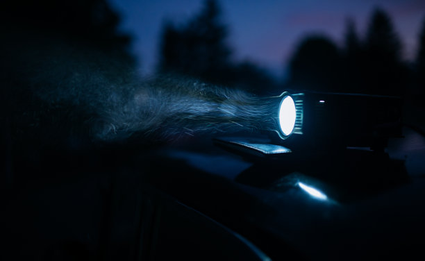 放映机电影胶片聚光灯图片下载