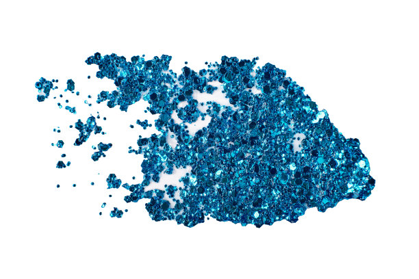 蓝色亮片化妆产品涂抹在白色。眼影，唇彩和脸的假日化妆样本图片下载