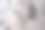特写的建筑外立面上覆盖着灰泥和油漆的裂缝。图片下载