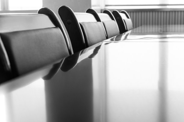 办公室会议室的皮椅图片下载