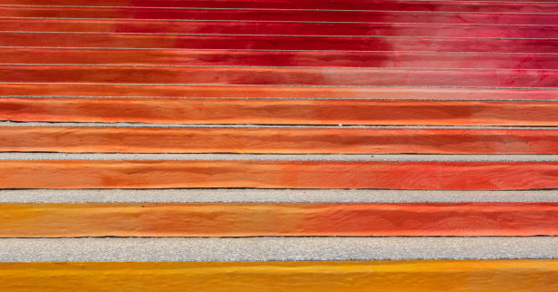 彩色的橙色和红色楼梯背景图片下载