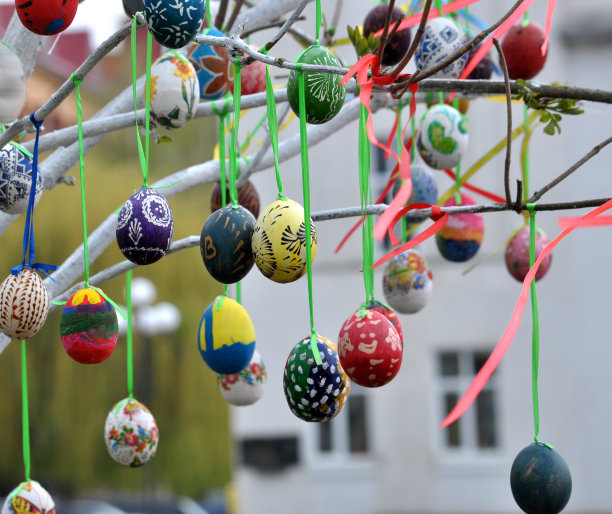 在一个线程上的复活节彩蛋图片下载