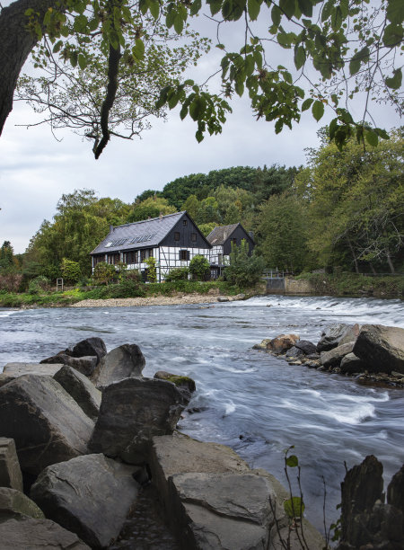 风景照片与河流和石头的看法图片下载