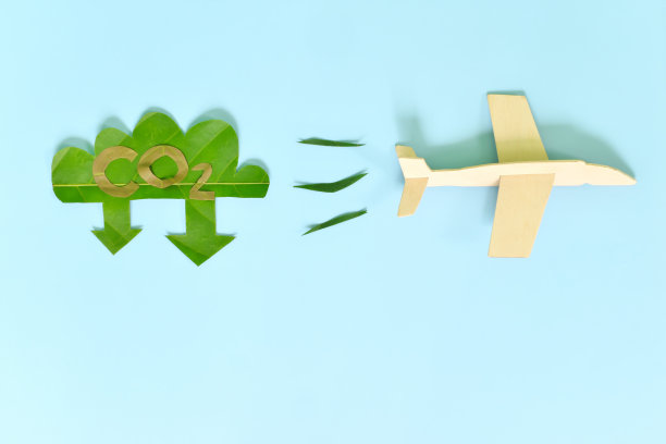 航空工业和飞机碳减排的概念。飞机释放低二氧化碳图标。图片下载