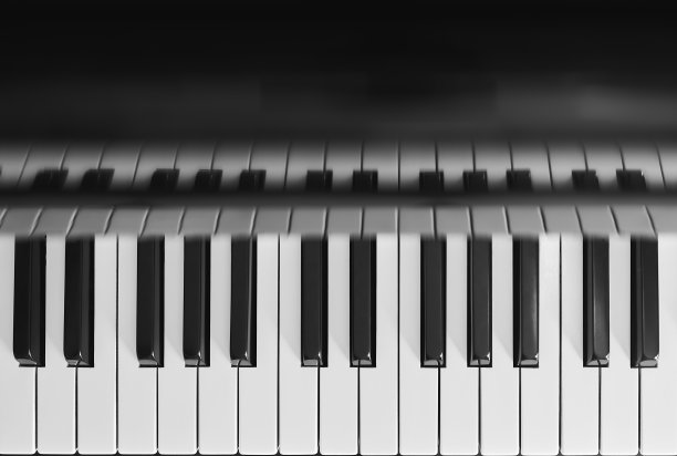 钢琴键盘的俯视图图片下载