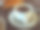 茶杯和勺子。白玻璃杯里的红茶图片下载