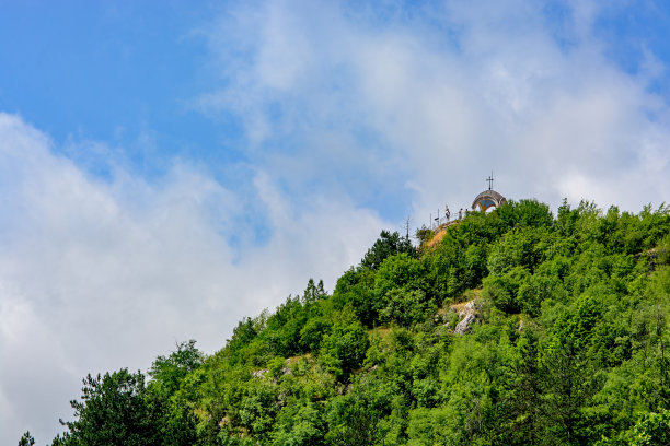 根据雕塑家Ivana Metrovia的设计，这是彼得二世的陵墓图片下载