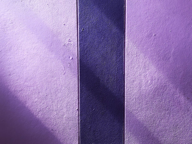 阳光照在墙上。图片下载