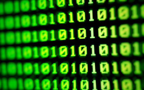软件编程发光的绿色数字。图片下载