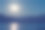 山中湖，山的剪影与水面、月亮、太阳倒映在水中。美丽的蓝色的景观图片下载