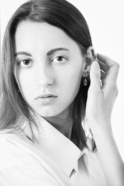 悲伤的年轻女子图片下载