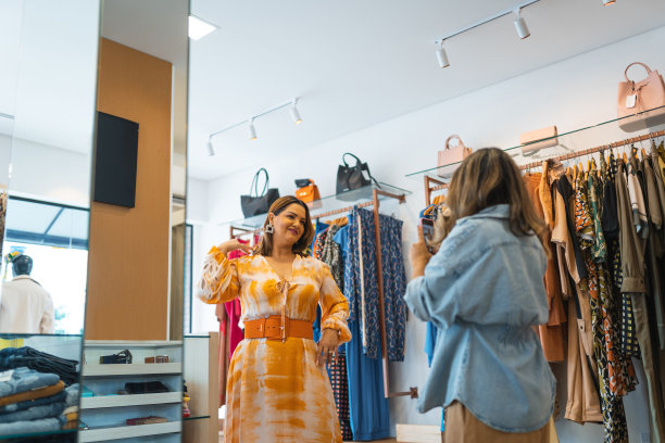 服装店的时尚博主图片下载