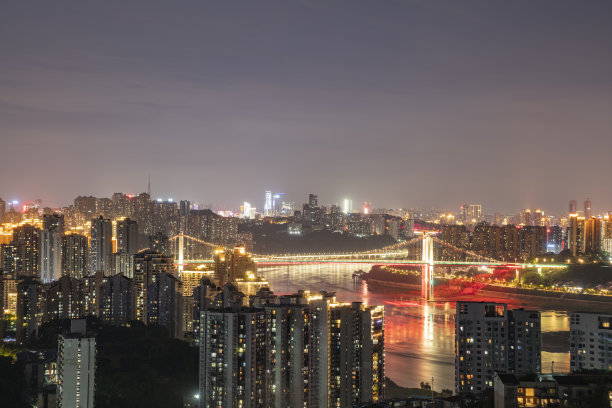 在晚上，美丽的城市风景是在重庆，中国图片下载
