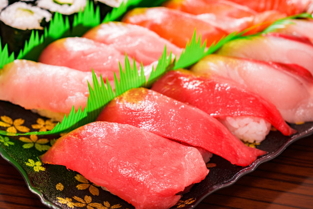 派对的日本外卖寿司搭配图片下载