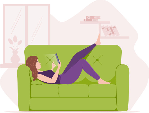 放松的女人坐在沙发上浏览互联网图片下载