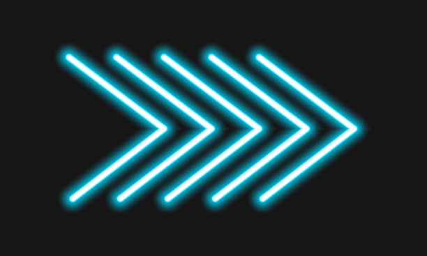 霓虹灯向前箭头孤立在黑暗的背景。汽车旅馆，电影院，赌场，夜总会，酒吧横幅上的闪电方向标志。向量现实的例子图片下载