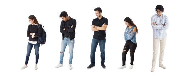 拉丁学生低头看图片下载