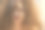 女人的自然美，幸福的观念。一幅美丽的白人女性肖像，有着干净健康的皮肤和爆炸头卷发。脸上的卷发。图片下载