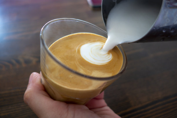 准备cortado咖啡图片下载