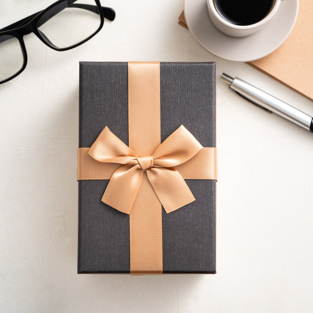 父亲节礼物设计理念在办公室桌上。图片下载