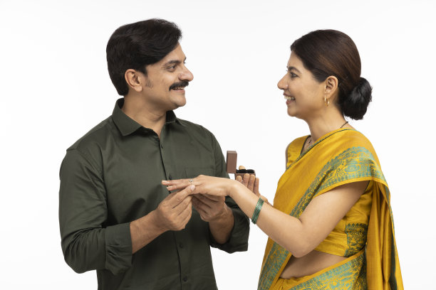 节日库存照片给妻子的惊喜礼物图片下载