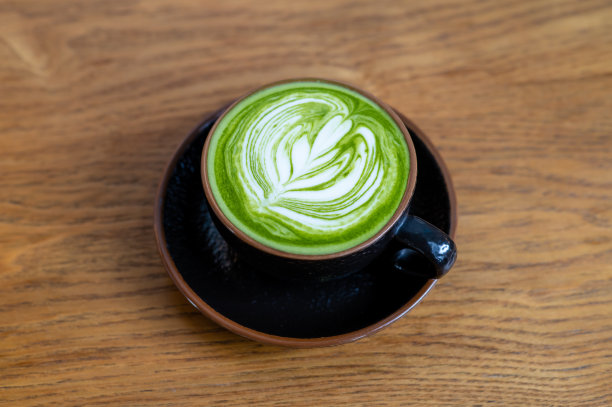 抹茶拿铁加泡沫艺术图片下载