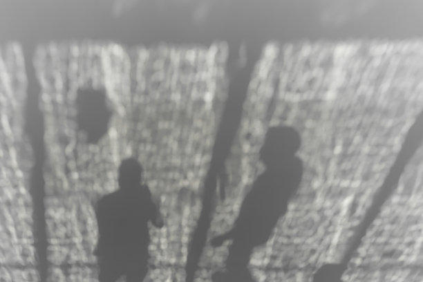 阳光在天花板上投下阴影图片下载