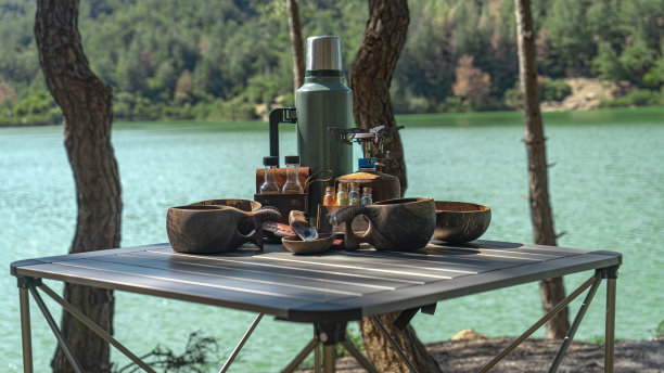 在湖边露营图片下载