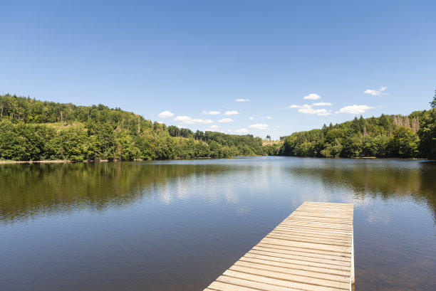 法国孚日美丽的泻湖风光图片下载