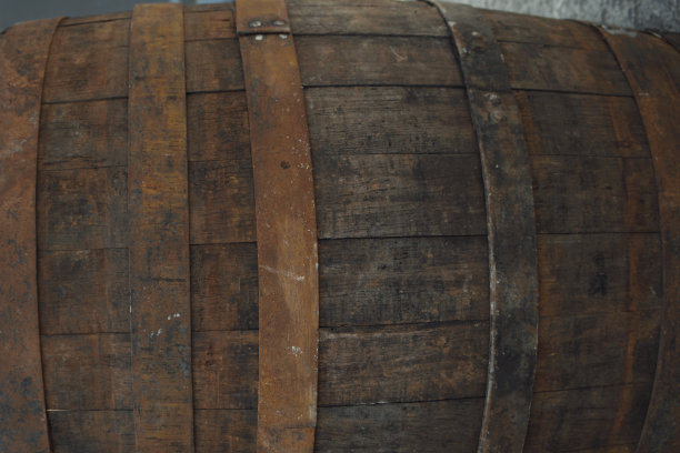 褐色的旧桶图片下载