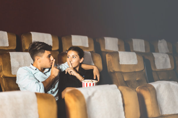 男人和女人请安静。图片下载