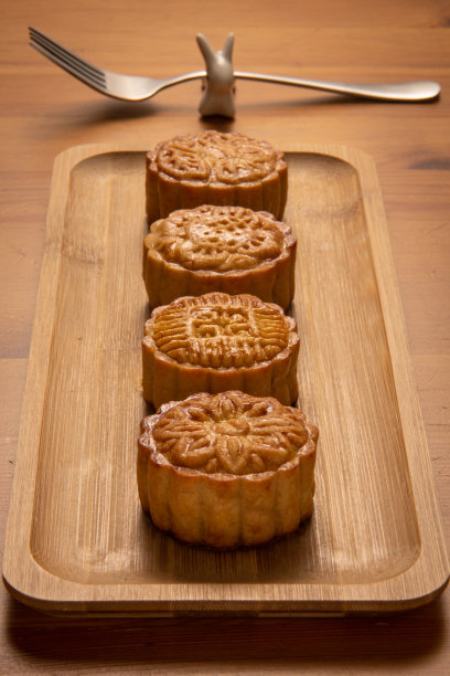 广式月饼兔筷子休息图片下载