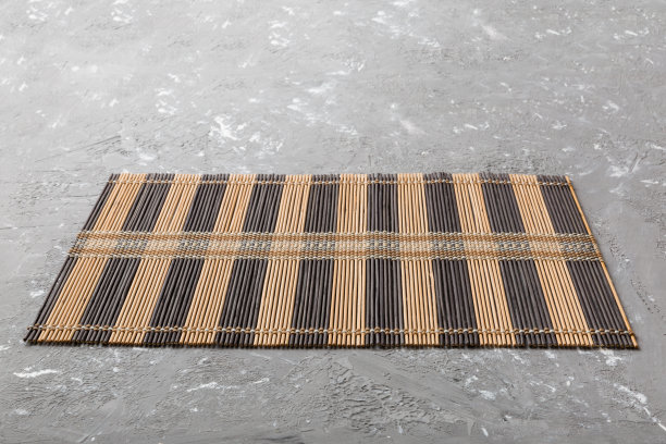 褐色桌布在水泥背景上的远景。为你的设计留出空间图片下载