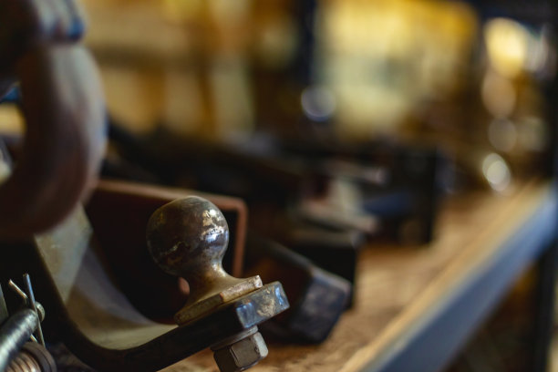 机械零件挂车与工具在仓库和安全装备施工现场美国照片系列图片下载