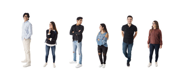 拉丁学生们站在那里互相看着图片下载