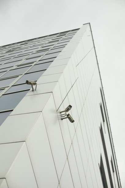 建筑物上的摄像机。视频监控系统。相机在墙壁上。图片下载