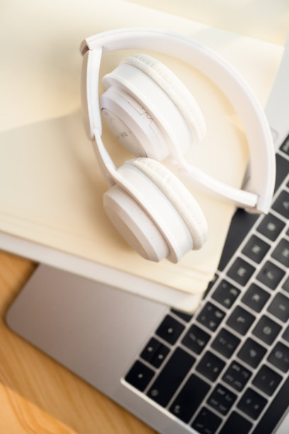 办公文具如黄昏时分的电脑图片下载