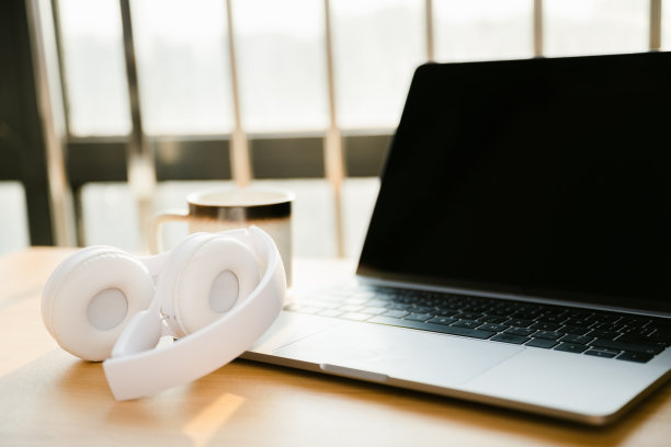 办公文具如黄昏时分的电脑图片下载