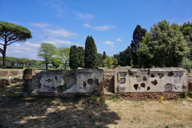 奥斯蒂亚安提卡是一个大型考古遗址，靠近现代城镇奥斯蒂亚，那是古罗马港口城市的位置，在罗马西南15英里(25公里)。图片下载