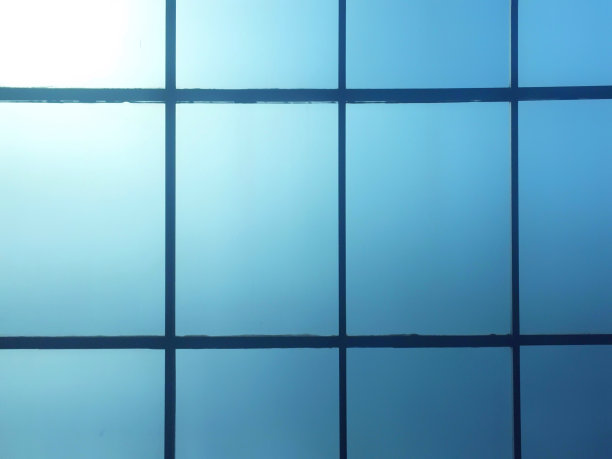 特写墙是由蓝色玻璃制成的。图片下载