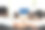 一家人在家用绿屏和chromakey一起看电视或观看订阅服务。母亲、父亲和孩子们准备看一部电影或电视剧的背影图片下载