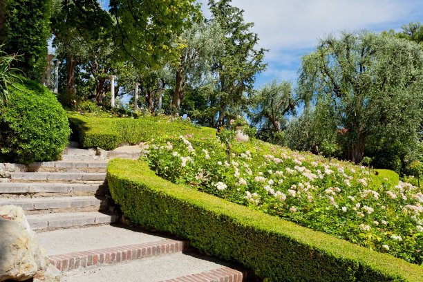 美丽的异国花园在法国里维埃拉，法国图片下载
