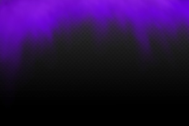 现实的，可怕的，神秘的紫罗兰雾在晚上万圣节。紫色有毒气体，有粉尘和烟雾作用。图片下载