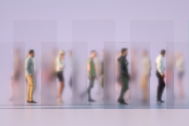 模糊的商人在玻璃框后面图片下载