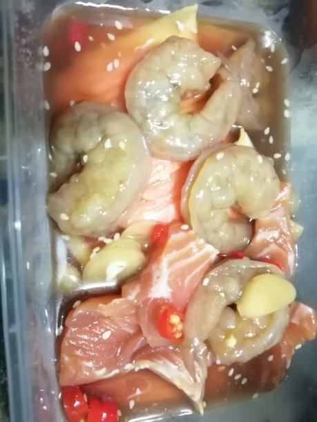 虾仁三文鱼腌酱油图片下载
